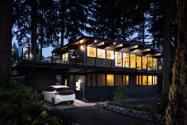 Solar Battery Storage Solar powered house with battery storage